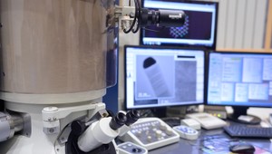 Technická univerzita má mikroskop, ktorý zobrazuje jednotlivé atómy