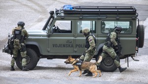 VIDEO: Stíhačky, tanky aj vzducholoď. Na výstave vojenskej techniky riešili aj netradičné veci