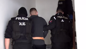 Pred spravodlivosťou ušiel do Španielska, no pre brutálny útok skončil vo vyšetrovacej väzbe