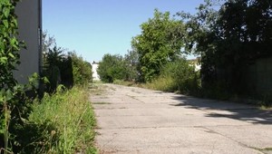 Majitelia domov na Sliači bojujú o jedinú prístupovú cestu