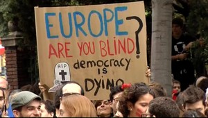 Španielska prokuratúra obvinila katalánsku vládu zo vzbury. Hrozí za to až 30 rokov väzenia