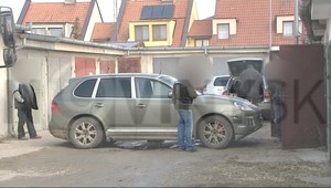 ZÁZNAM: Kukláči sa s bankomatovou mafiou nemaznali...