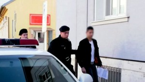 Tínedžer okradol postihnutého chlapca, hrozí mu väzenie