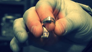 Za prsteň hodnoty 20 eur zrejme zaplatí viac než stonásobok!