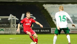 Padol na kolená a prosil o odpustenie. Bizarná reakcia rozhodcu na upísknutie