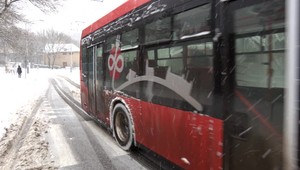 Sneh narobí vodičom MHD nemalé problémy, dopravný podnik sa ale bráni klamstvám