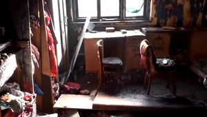 Hasiči zasahovali pri požiari rodinného domu. Z jeho založenia je podozrivý majiteľ