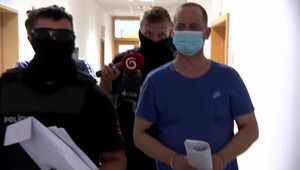 Nebezpečný recidivista sa postavil pred sudcu. Bohuš si rok si užíval slobodu, ale nakoniec ho polícia obvinila z vraždy