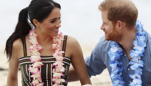 Nie ste na medových týždňoch, kritizujú Briti kráľovský pár. A to nie je všetko