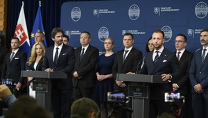 Zdravotný stav premiéra je stále vážny. Nie je mimo ohrozenia života