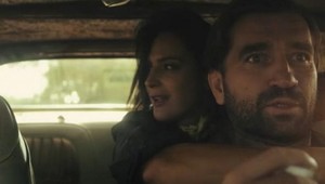 Herec a speváčka SPOLU?! Nikdy predtým sa nevideli, napriek tomu sa do nej zamiloval