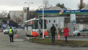 Autobus v Prešove vrazil do umývacieho boxu