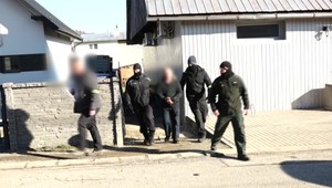 Nebezpečná záľuba: Muž vyrábal výbušniny a testoval ich v lese