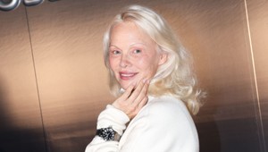 Pamela Anderson opäť mení imidž: Roky chodila bez mejkapu, teraz sa ukázala v plnej paráde!