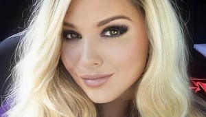 To je MEGA trapas: Na šatách tejto nevesty sa smeje svet!