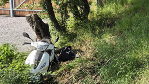 Ranná tragédia na cestách: 47-ročný motocyklista neprežil náraz do stromu