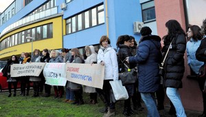 Sestry a učitelia chcú mimoriadnu schôdzu parlamentu