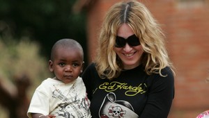 Madonna a charita? Popovú divu zažalovali jej zamestnanci