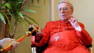 Kardinál Korec (88) je v kritickom stave. Zlýhavajú mu životné funkcie