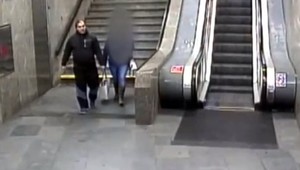 Česká polícia pátra po nebezpečnom Slovákovi. V Prahe mal okradnúť a znásilniť ženu
