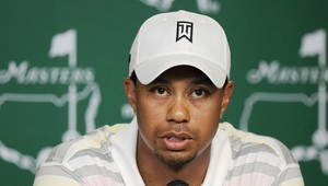 Golfista Tiger Woods skončil po autonehode v nemocnici. Jeho vozidlo je úplne zdemolované