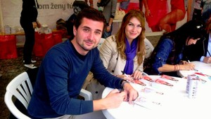 Adam Zavřel je moderátor, redaktor, šéf portálu a aj otec