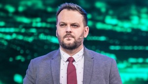 Junior zhadzuje nadbytočné kilá v posilňovni: Všetko kvôli tejto slečne!