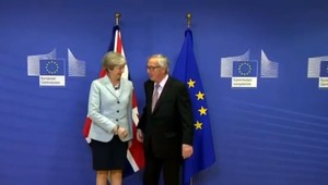 V rokovaniach o brexite nastal konečne posun. Jeho zástanci sa ale v názore nezhodujú