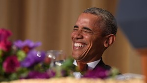 Vtipný Obama: Prepáčte mi meškanie, riadim sa časom pre černochov