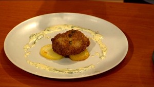 Fašírky s kôprovou omáčkou a pečenými zemiakmi