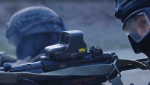 VIDEO: Tradičné vianočné koledy zahrané streľbou? Takto koledujú kukláči