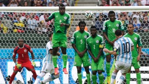 Argentína s Nigériou do osemfinále, Bosna stopla nádeje Iránu