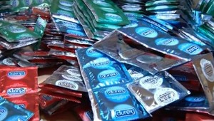 Žilinskí colníci zhabali viac ako tisíc falošných kondómov