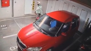 VIDEO: Polícia pátra po zlodejoch kobiek v podzemných garážach