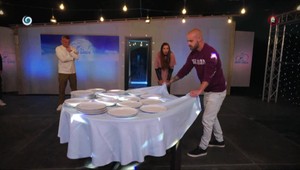 VIDEO: Ako strhnúť obrus a nerozbiť taniere?