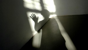 Za pokus o znásilnenie ženy pri nočnej službe dostal policajt podmienku