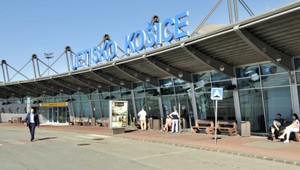 Pasažieri čakali na odlet 6 hodín, letisku došlo palivo