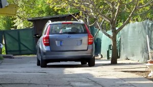 Štvorročný chlapec sa hral na dvore u susedov, zrazilo ho auto