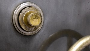 Zlodeji ukradli trezor v Rakúsku, otvoriť ho chceli v Bratislave