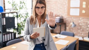 Máte v okolí zlého človeka? Podľa týchto varovných znamení ho odhalíte hneď