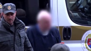 Muž, ktorý napadol suseda tyčou a vláčil ho za autom, má na krku ďalšie obvinenie