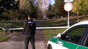 V parku vytiahol nôž na staršiu ženu. Polícia pátra po útočníkovi