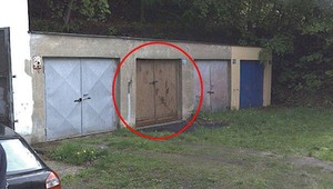 Deti v garáži. Únosca ich držal za odhlučnenými dverami