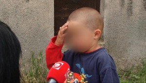 VIDEO: Tohto chlapčeka (3) hodil sused (42) o zem!