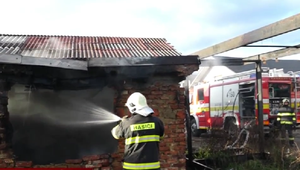 Pri požiari prišli o dom. Maminu pomoc Roman odmieta, lebo sa bojí návratu mŕtveho otca