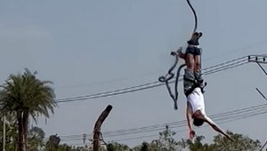 VIDEO: Turistovi sa pri bungee jumpingu pretrhlo lano