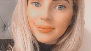 Ako vyzerá najhorší účes roku 2020? Pozrite sa na hlavu tejto matky!