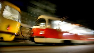 História električiek. Pôvodne mali v meste vybudovať konskú železnicu