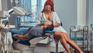 S vŕtaním a plombami je koniec: Zubný kaz si budeme hojiť liečivou pastou