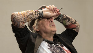 Ak by v nemocnici vypadol prúd, prežil by len 4 dni! Napriek tomu hrá český herec v divadle, aj v televízii!